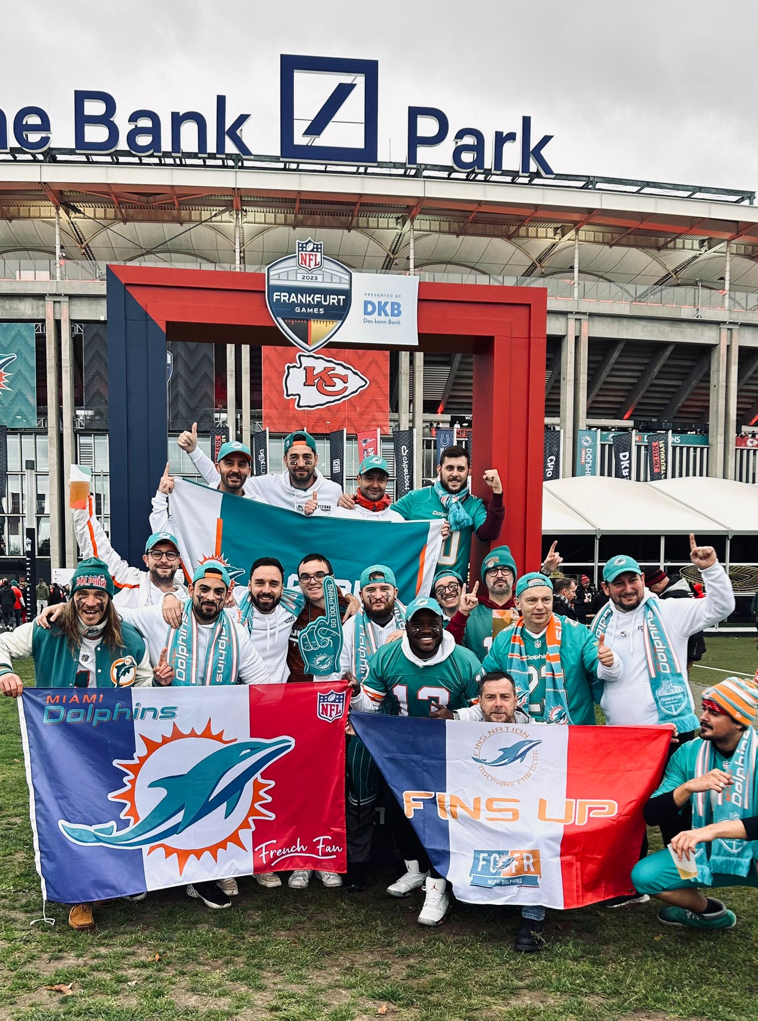 Le drapeau Phins Up au match de Francfort